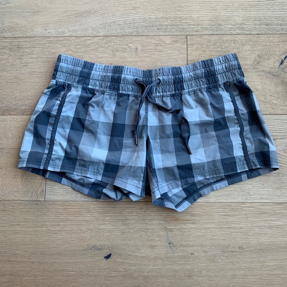 lululemon athletica Pants - 🦄EUC🍋Buffalo Plaid Shake and Break Shorts